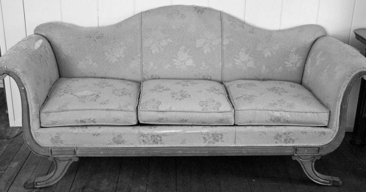 How to Style Living Rooms with Vintage Sofas in the UK